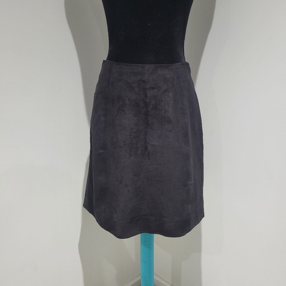 Aritzia Babaton Women's Hopper A-Line Faux Suede Mini Skirt Size 10 Black